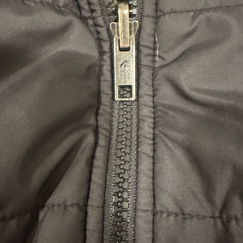 The North Face Kids size 14/16 reversible Mount Chimbo Jacket - Picture 6 of 6